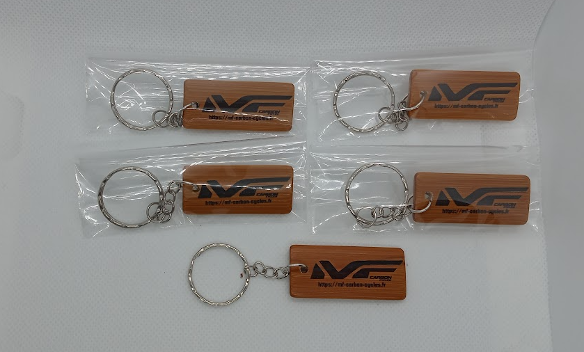 🌿 Lot de 5 porte-clés en bois personnalisés – Forme rectangulaire 45 × 20 mm